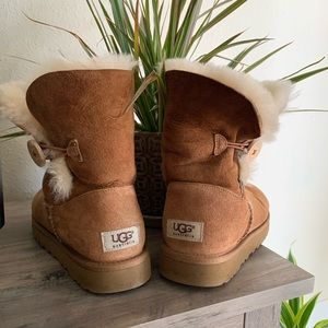 UGGS